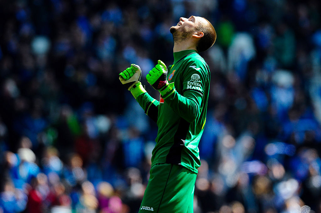 BARCELONA, SPAIN - MARCH 20: Pau Lopez of RCD Espanyol celebrates at the end of the La Liga match between Real CD Espanyol and Athletic Club de Bilbao at Cornella-El Prat Stadium on March 20, 2016 in Barcelona, Spain. (Photo by David Ramos/Getty Images)